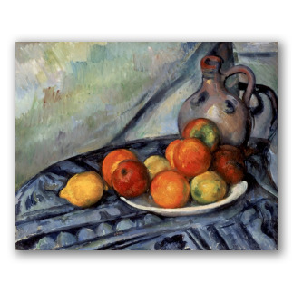 Fruta y jarra en una mesa